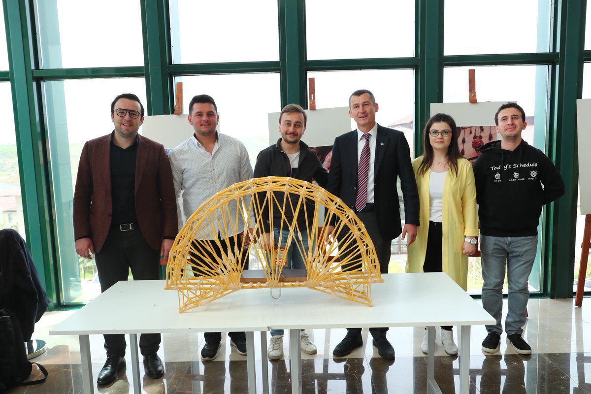 hkunv's tweet photo. Türkiye'nin çeşitli üniversitelerinden katılan ekipler ve spagetti'den köprüler yarışa hazır  🌉 🍝
Jüri tarafından estetiklik açıdan değerlendirilecek spagetti'den köprüler, sağlamlık testine tabi olacak ve başarılı olan ilk üç köprü ödüllendirilecek. 

#hkunv  @hku_kit https://t.co/LoCkmgFqaX