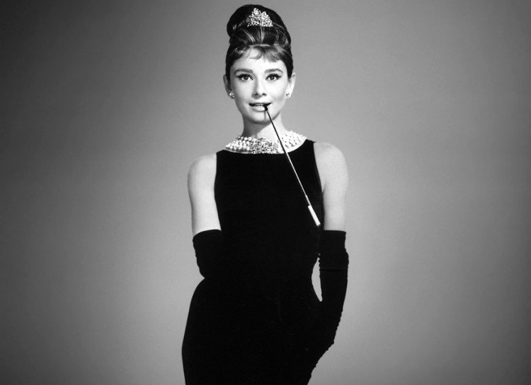 PoderDona's tweet photo. #DonesHistòriques 
Coco Chanel Va fer que el negre fos un color elegant per vestir https://t.co/MrZWPy1j8B