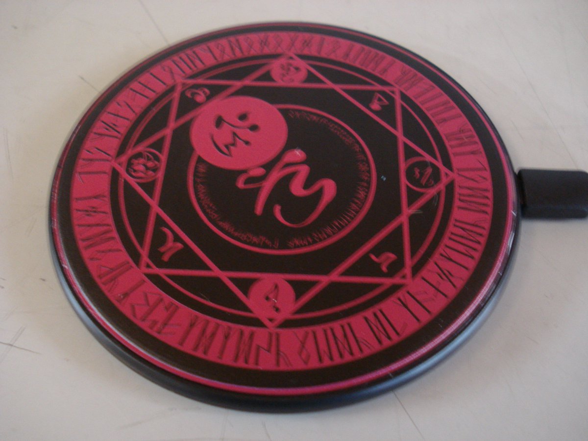 キャッツアイミュンヘン大橋店 V Twitter プライズ情報 魔法陣ワイヤレスチャージャー が入荷致しました 置くだけでスマホの充電がされるうえに 魔法陣が光る最高にかっこいい仕様です こ れ は 欲 し い カラーは５種 ワイヤレス充電対応機種のみ