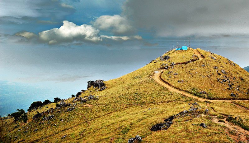itisablog's tweet image. #Ponmudi also known as #goldenpeak may be small in size but its captivating beauty places it among top places to visit in #Kerala in summer.#triptokerala #hillstationsofkerala #wanderlust #bagpacker #travelling #india #southindia #travelblog #godsownland bit.ly/2VXX0pN