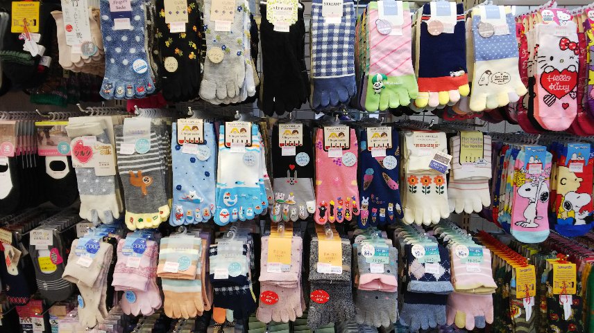 ふじや靴下天理本通り店 夏の定番アイテム シースルーソックス 日除けアームカバーなど多数揃っています キャラクタースニーカーソックスも人気者が激安特価 メッシュ五本指ソックスやゴムぐちゆったり五本指ソックスも当店ならではの品揃え