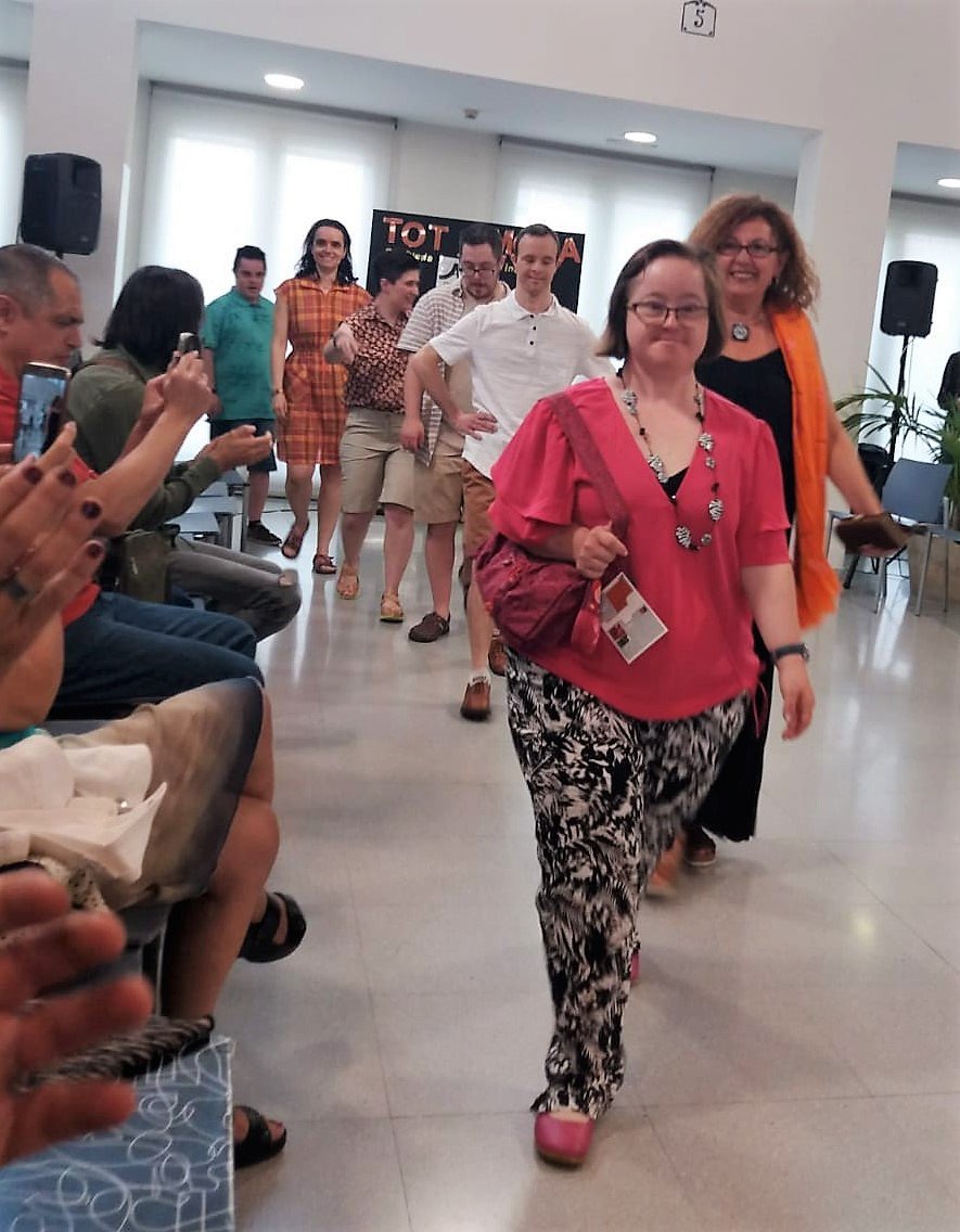 AndiDownSbd's tweet photo. Ja estem preparant la quarta edició del #TotModa2019, 👔👗👕en la que no faltarà la tradicional #desfilada de moda inclusiva! Serà el cap de setmana del 17 al 19 de maig. Us n'anirem informant puntualment! https://t.co/GmchOwSqN3