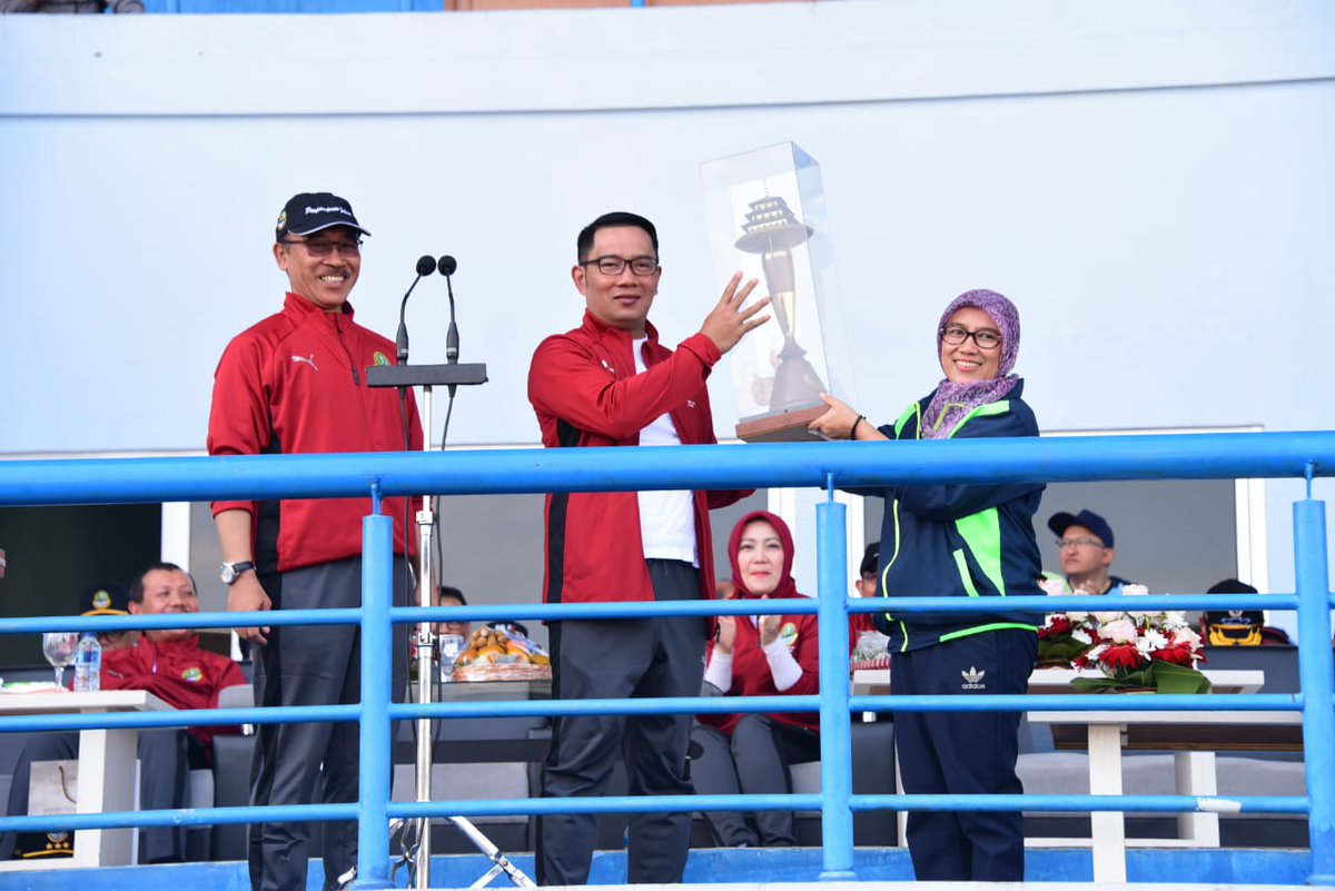 #Pemkot Gubernur Buka Porpemprov ke-17, ASN Prima Layanan Meningkat is.gd/001n2b

#PemkotBogor #WeLoveBogor #BogohKaBogor