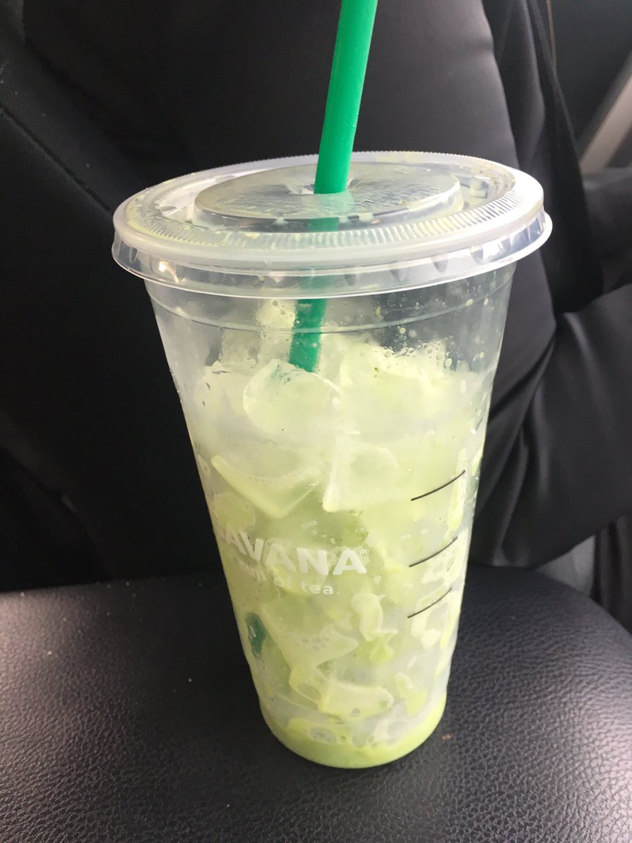 KAY_FAN_'s tweet photo. @Starbucks my giant cup of basically ice this am so sad 😭😭😭 https://t.co/78nAC3wzwc