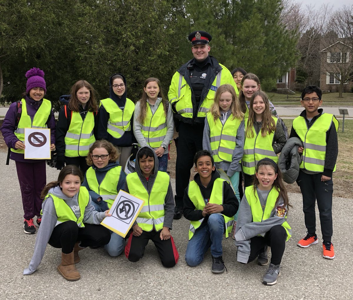 mjpwrdsb's tweet image. What a great day to Walk in Their sneakers. Officer Ben and our LIT’s did a great job educating! #followtherules #arriveontime #safetyfirst @northsro3 @wsb_wr @wrdsb @STSWR