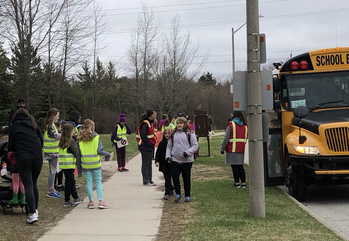 mjpwrdsb's tweet image. What a great day to Walk in Their sneakers. Officer Ben and our LIT’s did a great job educating! #followtherules #arriveontime #safetyfirst @northsro3 @wsb_wr @wrdsb @STSWR