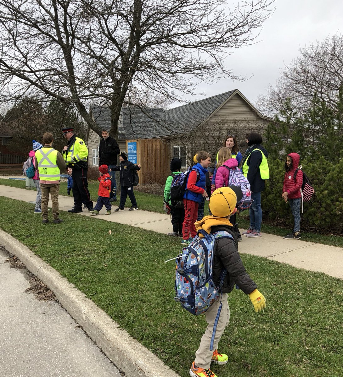 mjpwrdsb's tweet image. What a great day to Walk in Their sneakers. Officer Ben and our LIT’s did a great job educating! #followtherules #arriveontime #safetyfirst @northsro3 @wsb_wr @wrdsb @STSWR