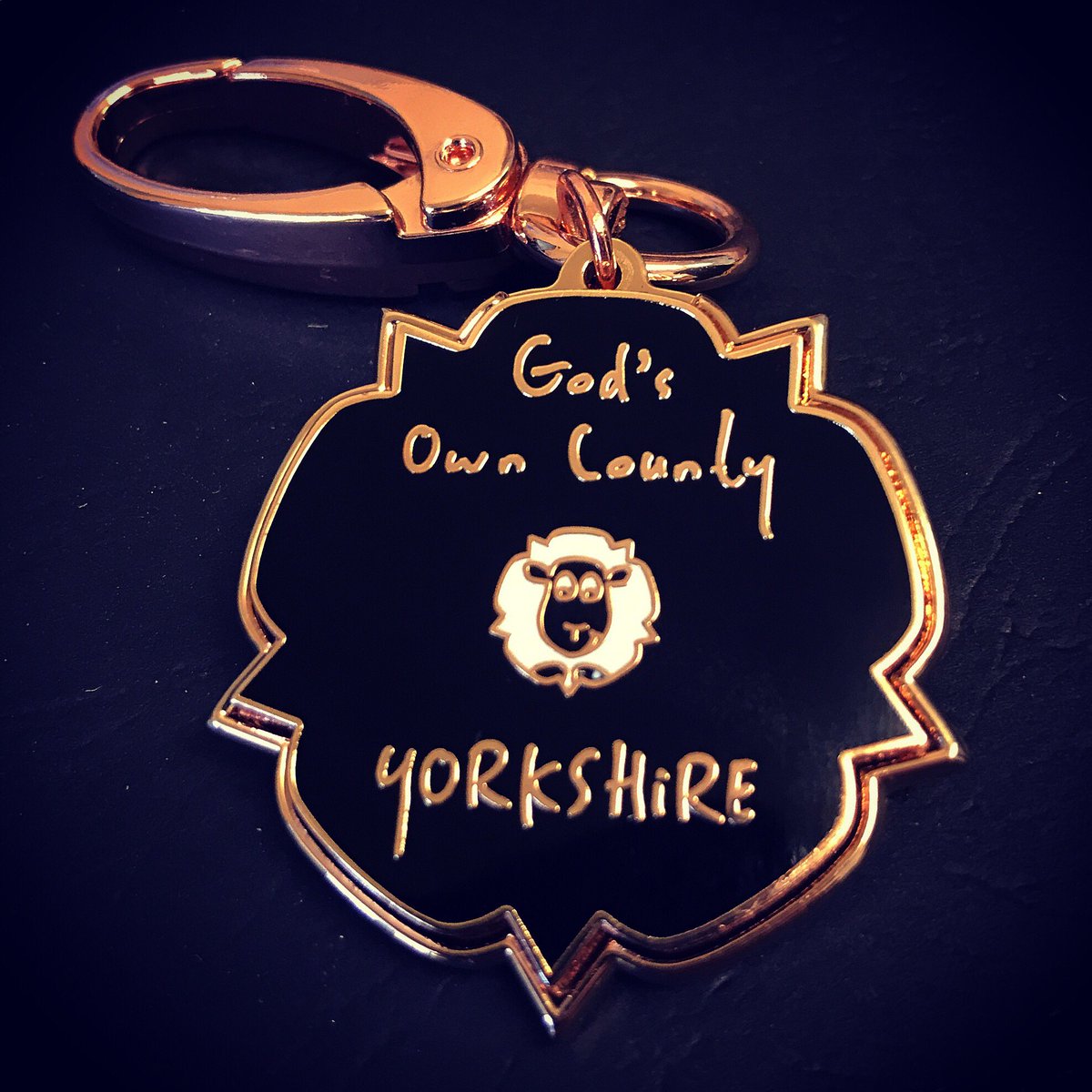 Introducing rose gold into our original Magcessory range. On sale this Saturday 27th April <a href="/ArtsmixLeeds/">artsmix</a> #inspiredbyyorkshire #rosegold #magcessory #fashionaccessories #bagcharm #keyring #magnets #british 🇬🇧#design #yorkshiresayings #sheep 🐑