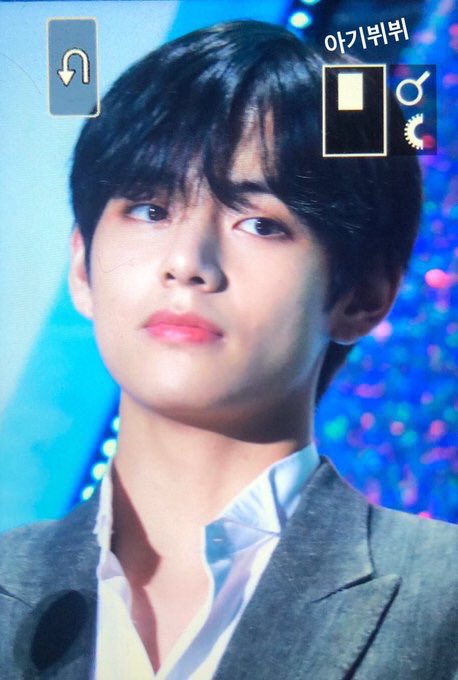 yourmajestae's tweet photo. how tf does one even look like THIS ?? i don’t understand how it’s metaphysically possible ???

#BBMAsTopSocial BTS @BTS_twt https://t.co/vOxNHFukGL