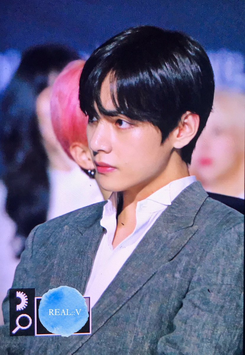 yourmajestae's tweet photo. how tf does one even look like THIS ?? i don’t understand how it’s metaphysically possible ???

#BBMAsTopSocial BTS @BTS_twt https://t.co/vOxNHFukGL