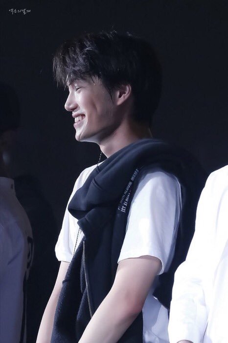 the cutest ❤

#BBMAsTopSocial EXO <a href="/weareoneEXO/">EXO</a>