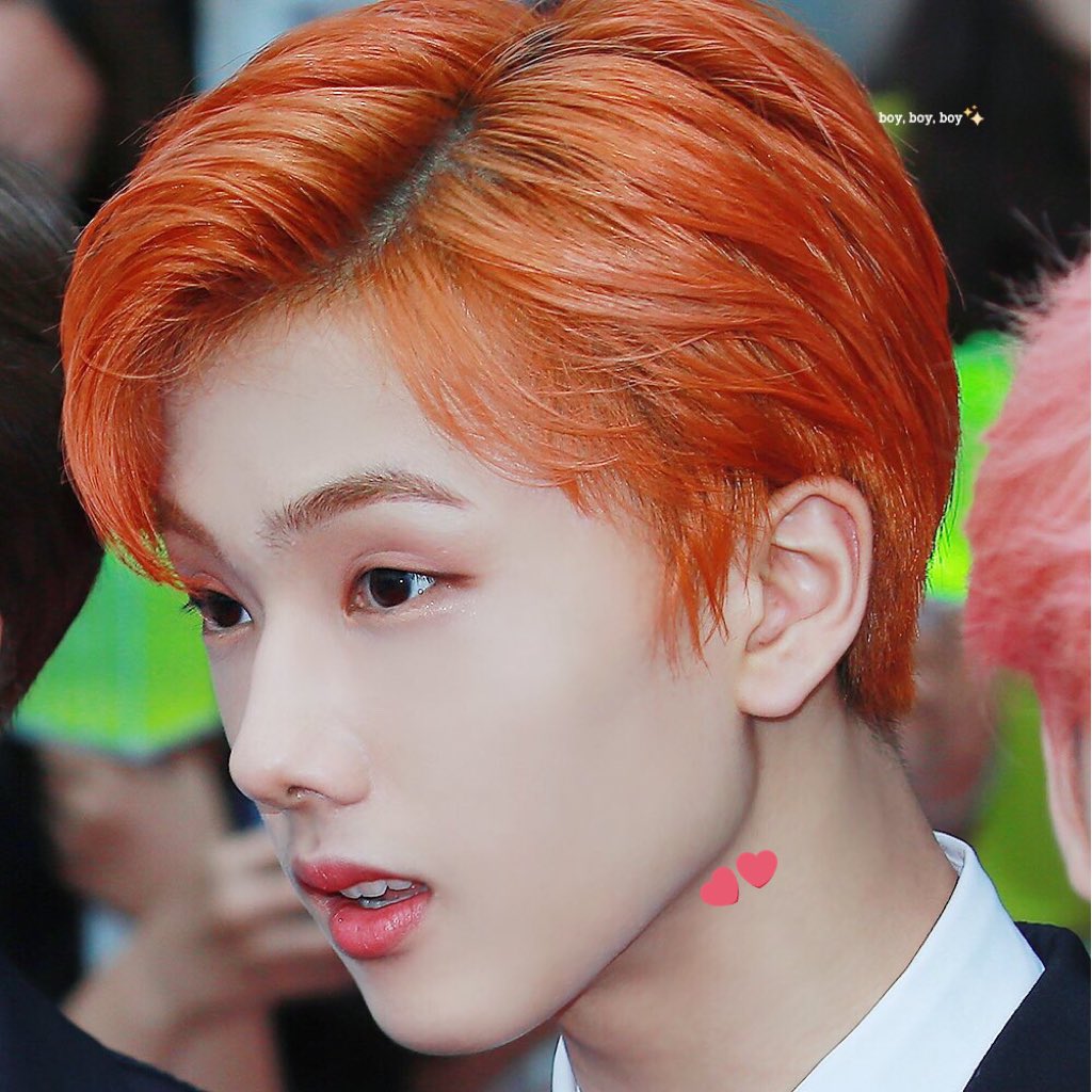  a thread of park jisung’s jawline 