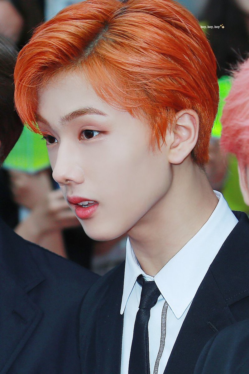  a thread of park jisung’s jawline 