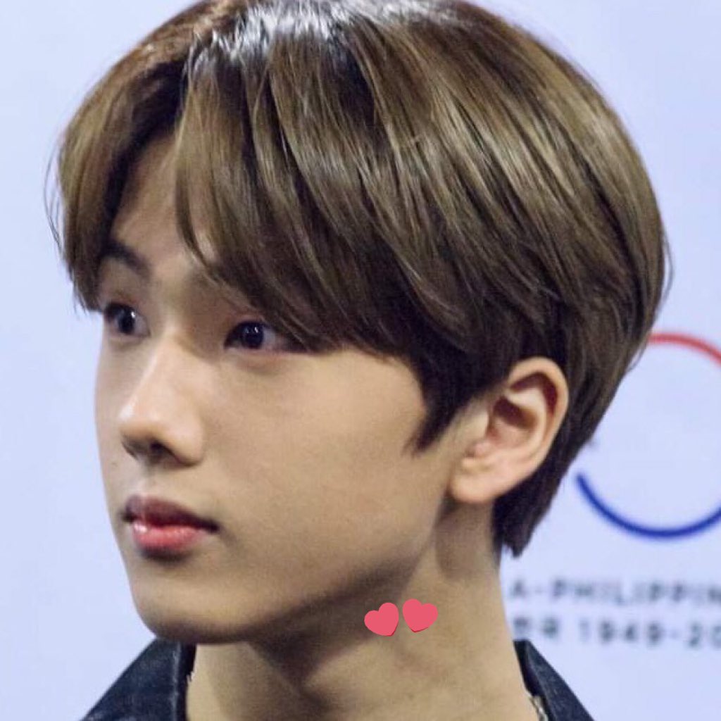  a thread of park jisung’s jawline 