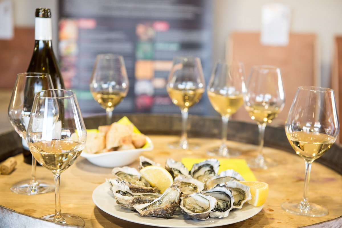 Vous avez RDV ce week-end au <a href="/DomSaintNicolas/">DomaineSaintNicolas</a> aux Clous à L'Ile d'Olonne pour des #portesouvertes avec visite du #Chai, dégustation, chasse aux bouchons dans les #vignes, exposition sur la #biodynamie, restauration sur place, etc. Infos horaires ? bit.ly/2GzOzdN #vendee