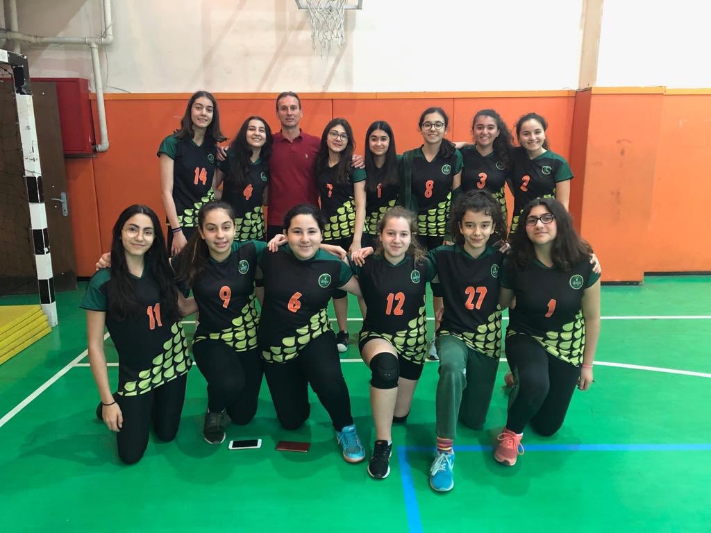 GKMENKARTAL's tweet photo. Beyoğlu Doğa Koleji olarak voleybol yıldız kızlar da ilçe 2. si olan öğrencilerimizi tebrik ediyoruz💪💪💪@BEYOLUDOAORTAO1  @dnzgnbk  @EYcetepe https://t.co/ZbULm183PR