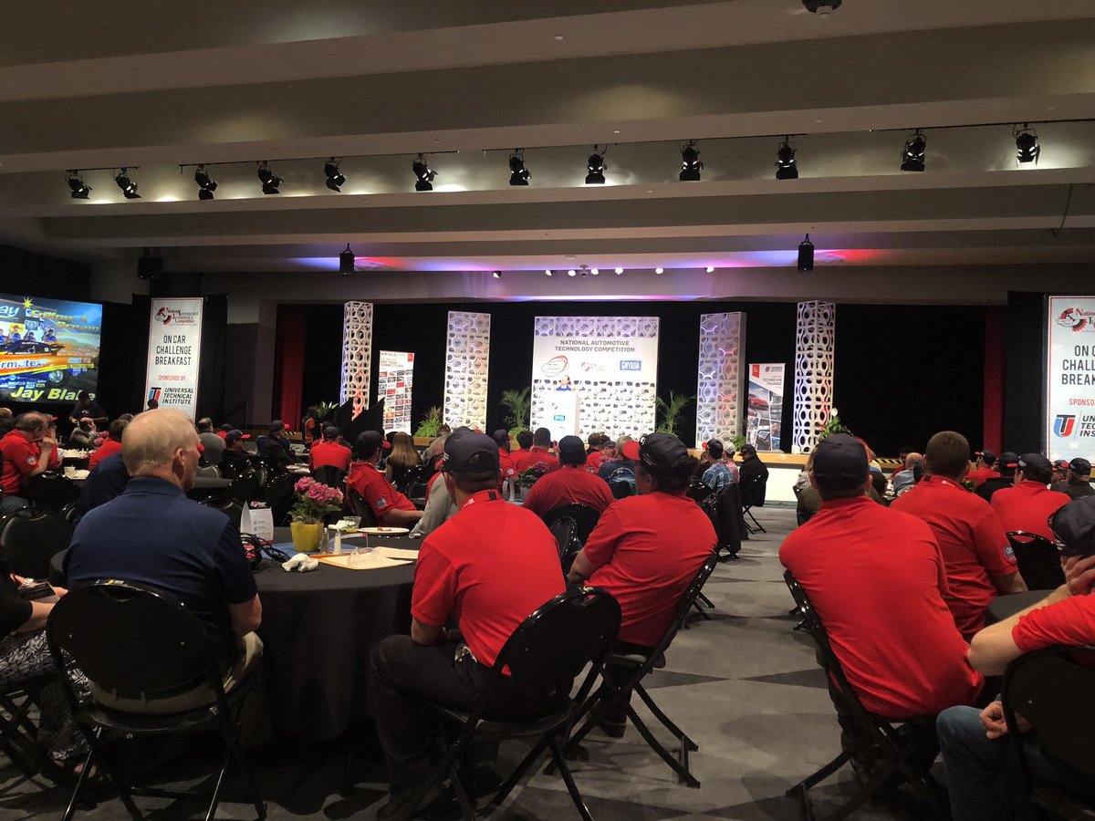 carsandjobs_CA's tweet photo. Shots from yesterday at the @NatAutoTechComp! @SBAtoday students Sam and Vince using their transferable skills to solve complex technical challenges! #NATC19 #DriveYourFuture #CarsandJobs @TADA_CA @CentennialColle https://t.co/AJnec6d7GW