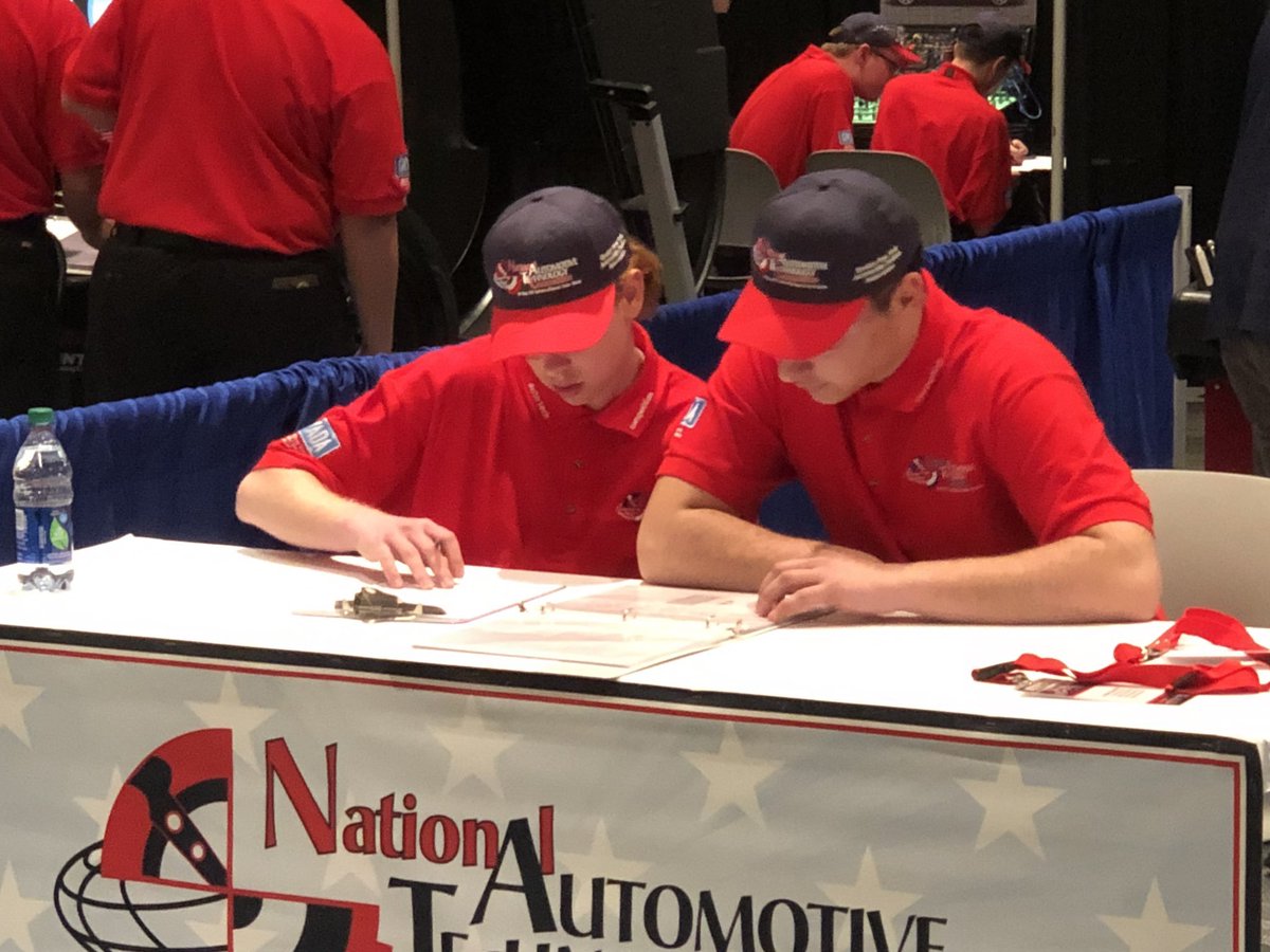 carsandjobs_CA's tweet photo. Shots from yesterday at the @NatAutoTechComp! @SBAtoday students Sam and Vince using their transferable skills to solve complex technical challenges! #NATC19 #DriveYourFuture #CarsandJobs @TADA_CA @CentennialColle https://t.co/AJnec6d7GW