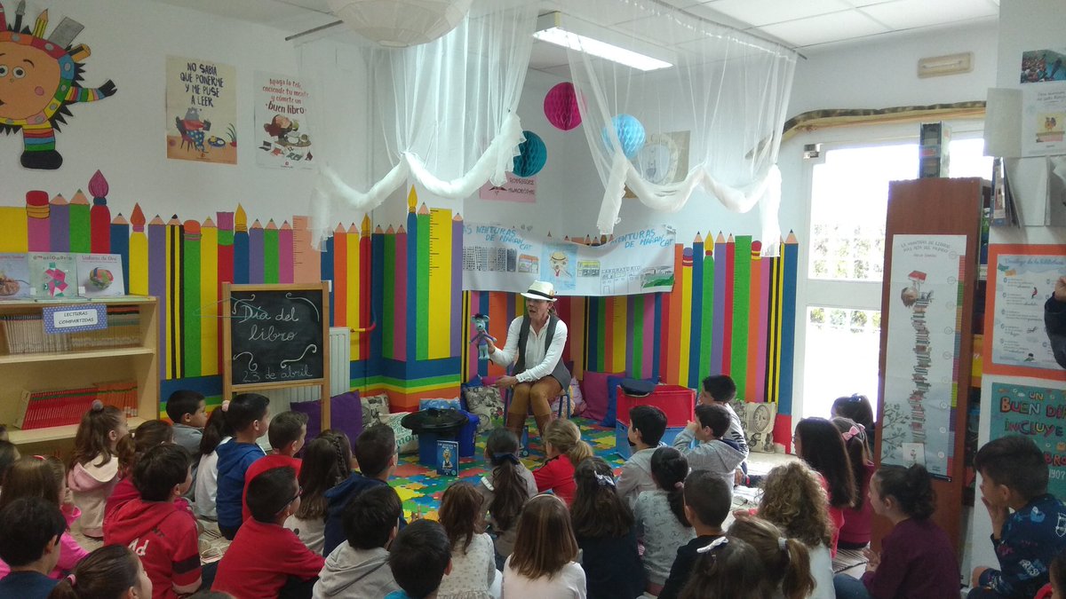 Librolitopda's tweet photo. Hoy hemos terminado la celebración del #DiadelLibro2019 en el @AlcalaPuerta con un divertido cuentacuentos a cargo de la autora Eva Braojos y una gymkana literaria que han disfrutado mucho. @redBESevilla https://t.co/wdSFIh46ET