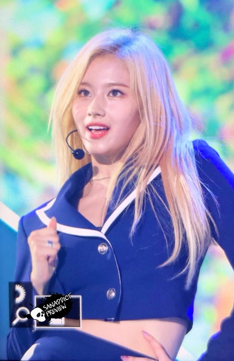 addict1229's tweet photo. 190424 프리뷰

너무 위험한 여신😳

#사나 #サナ #SANA
#とにかく可愛い湊崎
#TWICE  #트와이스  #トゥワイス
@JYPETWICE https://t.co/9REmT4zP60