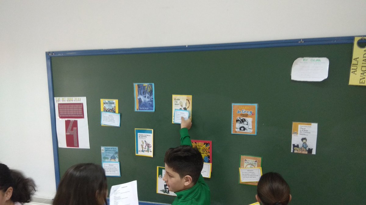 Librolitopda's tweet photo. Hoy hemos terminado la celebración del #DiadelLibro2019 en el @AlcalaPuerta con un divertido cuentacuentos a cargo de la autora Eva Braojos y una gymkana literaria que han disfrutado mucho. @redBESevilla https://t.co/wdSFIh46ET