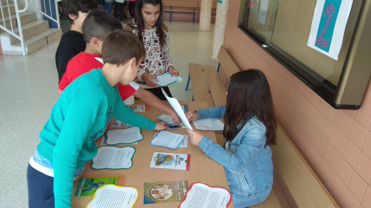 Librolitopda's tweet photo. Hoy hemos terminado la celebración del #DiadelLibro2019 en el @AlcalaPuerta con un divertido cuentacuentos a cargo de la autora Eva Braojos y una gymkana literaria que han disfrutado mucho. @redBESevilla https://t.co/wdSFIh46ET