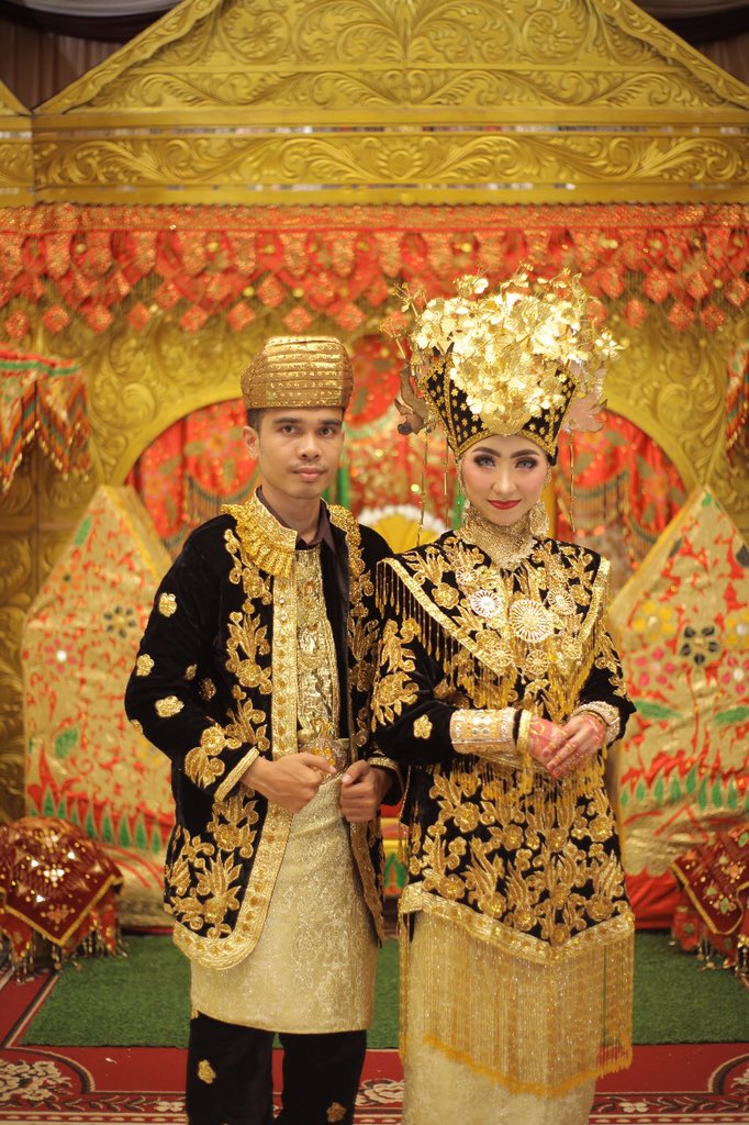 dsuperboy's tweet photo. Dulu cuma senior dan junior di organisasi kampus. Karena aku senior, kuajaklah dia nikah. Kubilang: Kalau dia nggak mau, dia nggak lulus jadi anggota organisasi. Dan ternyata berhasil. Itulah manfaat senioritas. https://t.co/J8UwamIyyY