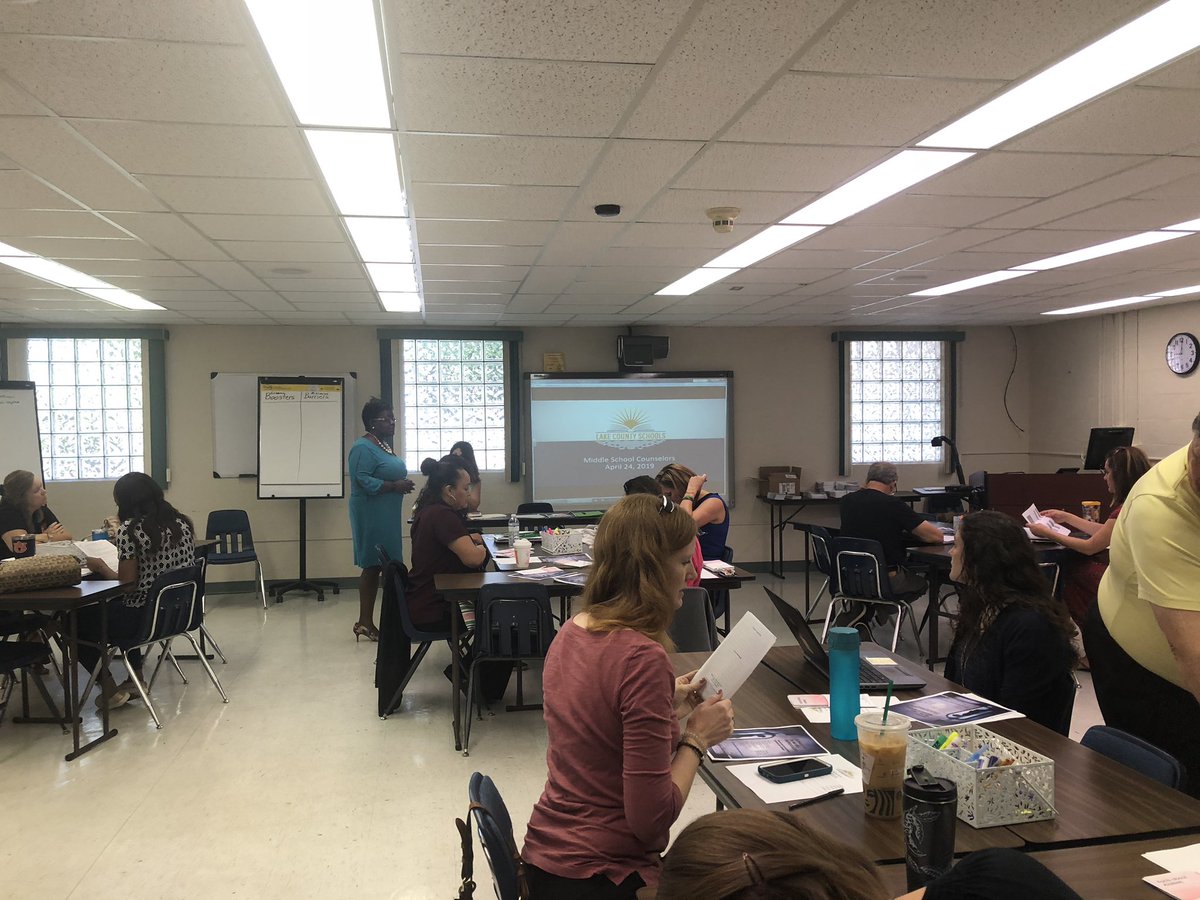 CCR’s <a href="/DanielsKathlene/">Kathlene Daniels</a> Setting the intention for our learning today. Starting the day with gratitude...high five your neighbor and tell them something kind. 
<a href="/frances_celis/">Frances Celis</a> <a href="/MartaCRamirez1/">Marta C Ramirez</a>  <a href="/ReichJohnsl/">Lynnie</a> <a href="/kimworkbrown/">Kim</a> <a href="/RatterAngela/">Angela Ratter</a> <a href="/Santos_Daniel17/">Daniel Santos Ed.S</a> <a href="/LynneaWeissman/">Lynnea Weissman</a> <a href="/LeslieNoble2021/">Leslie Noble</a>