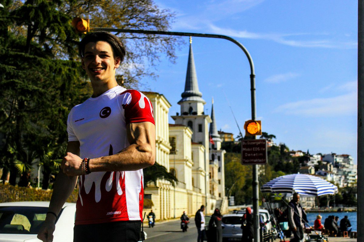 Yahya Coşkun Jordanred İsme Özel Milli Takımlar Forması ile güçlü görünüyor!!! 😎💪 Sizde linke tıklayarak Jordanred'i keşfedebilirsiniz jordanred.com/tr/shop/produc…