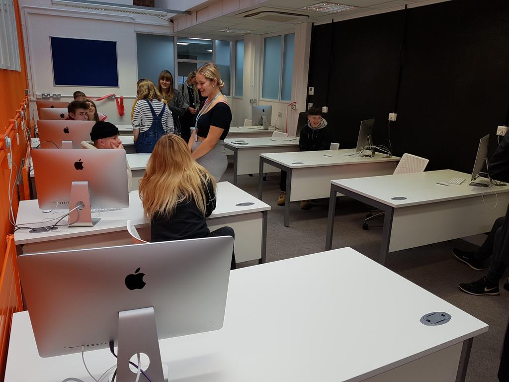 Very proud to be here at Henley College for the opening of their brand new Apple Mac Suite courtesy of the Tony Lane Foundation @henleycol @HYFtweet