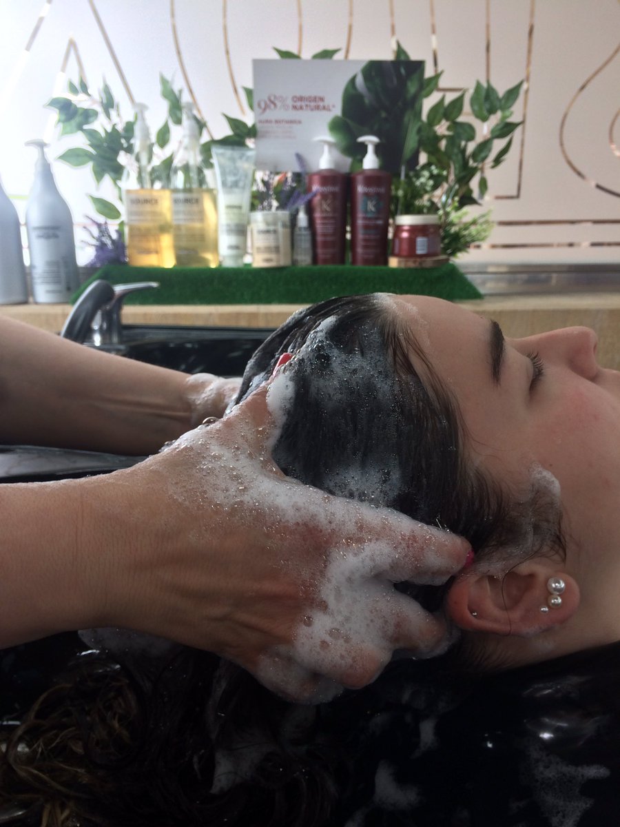 USHUAIAPELU's tweet photo. Nuestra segunda #modelo para el #concurso de #peinados #LELOOK #KÉRASTASE 💆🏼‍♀️. En esta ocasión, las propuestas serán #glamourosas para pisar una alfombra #roja, los #Goya, los #Óscar, los #César....Hasta el 4 de junio, no os podemos desvelar los #looks. #ushuaiapeluqueríayestética https://t.co/fOVcehDtiL