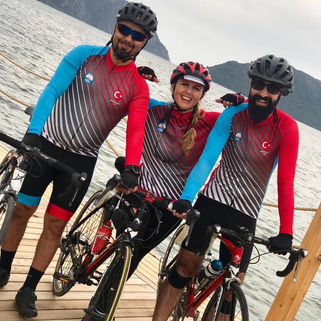 JordanredSports's tweet photo. Büyükçekmece Bisiklet Kulübü Jordanred özel tasarım bisiklet formalarıyla pedallıyor @bbisiklet! Sizde hemen forma tasarlamaya başlayabilirsiniz! https://t.co/ZXpOZAiU04
#cycling #cyclingwear #cyclingjersey #sport #sporilekalin https://t.co/IlEJkobxH8