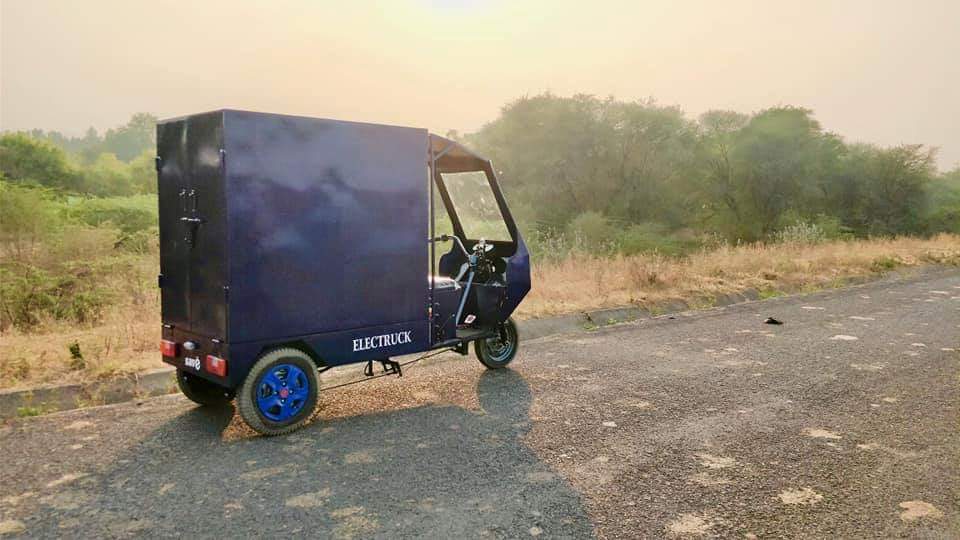 savygreentech's tweet photo. Rural India too adapting #electricvehicles. A #SavëIndia #electruck getting deployed for deliveries by a Gruh Udyog. Low cost electricity wid short distances makes 4a viable economic option 4 them.
#superbattery #highpayload #costefficient
https://t.co/pY0P8erqrv
91-7669190190 https://t.co/663nJ0pRBn