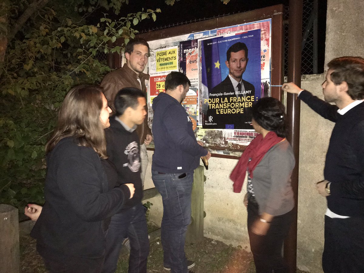 JeunesReps78's tweet photo. Sortie nocturne pour les Jeunes Républicains de la 10e circonscription des Yvelines
Objectif ➡️ Rappeler l’existence d’une autre voie pour l’Europe 🇫🇷🇪🇺
#Rambouillet #LesEssarts #LePerray #Montfort #Méré #SaintLéger #Gambaiseuil https://t.co/FguWtulBJm