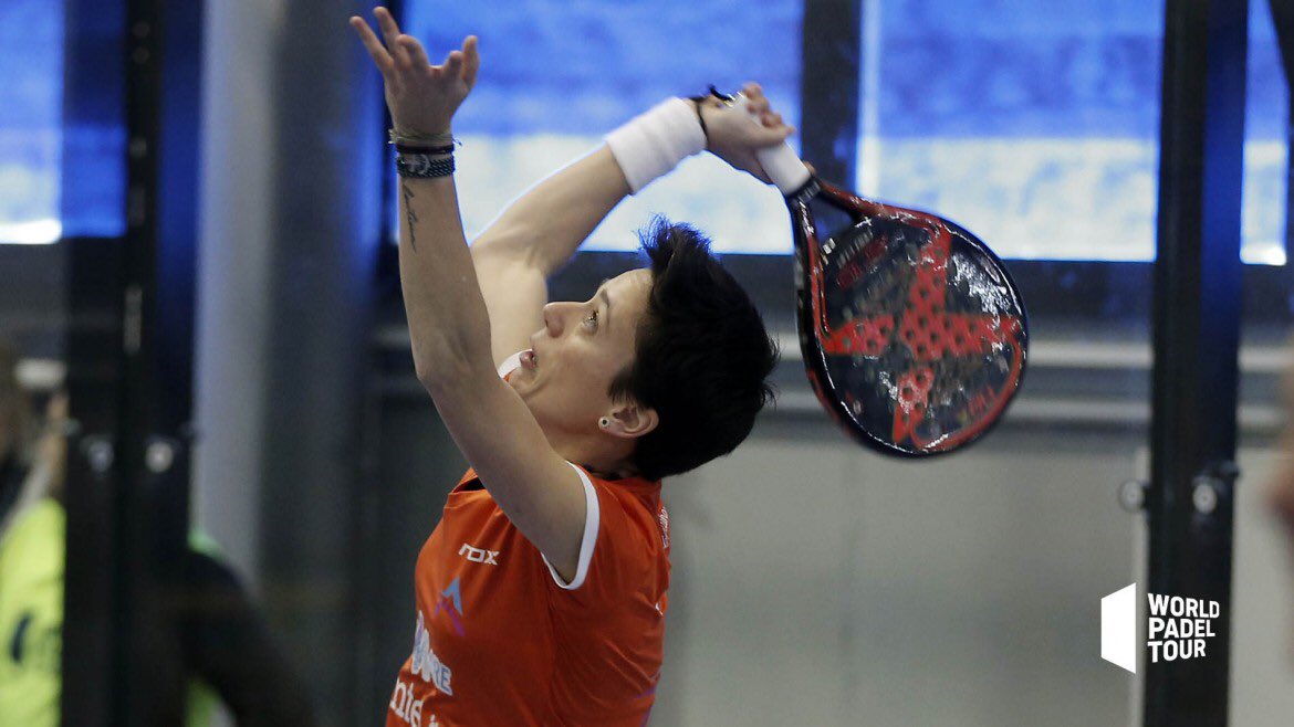 noxpadel's tweet photo. Mucho ánimo a Lorena Rufo que se está jugando su pase al cuadro. Y esta tarde… ¡JORNADA DE DIECISEISAVOS! @VaneVanealonso @elenitarg96 y @Miguel_Lamperti pelearán por su puesto en octavos #WPTAlicanteOpen ¡💪🏻💪🏻💪🏻 #TeamNox! #WPTOfficialRacket https://t.co/x19xyGDeZZ