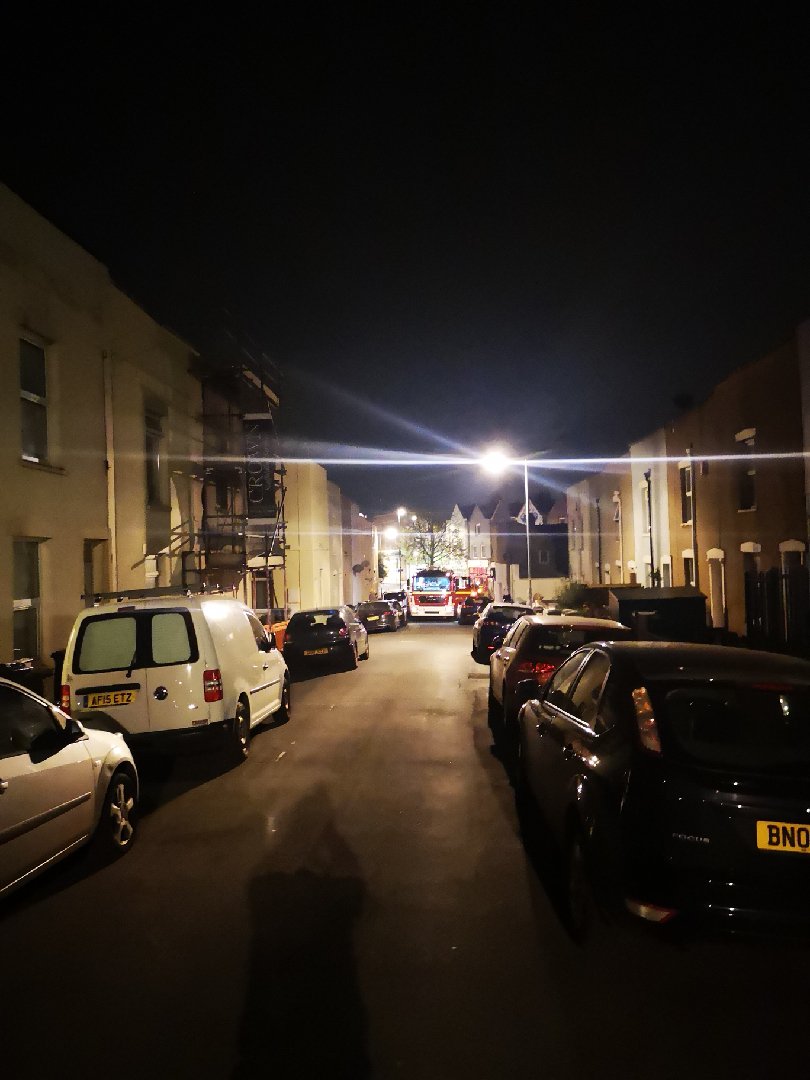 Bristol_Fire's tweet image. Fire #Personsreported shout at 0200 this morning in Bedminster. Unfortunately we had a few issues with fitting our fire engine due to inconsiderate parking. Please, keep access for the emergency services in mind before retiring for the night! #itcouldbeyou #parkproperly