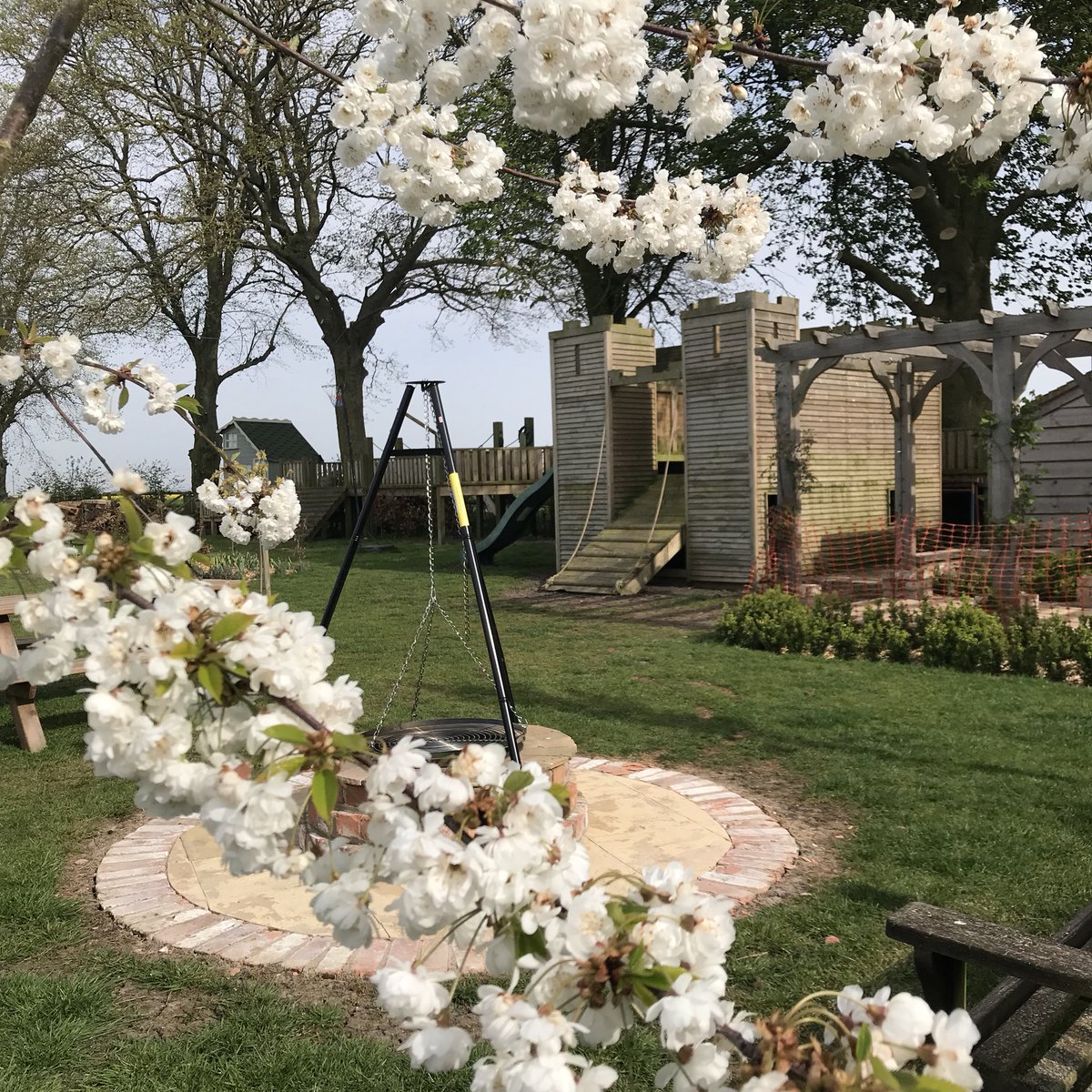 theFamilySK's tweet photo. Missing the sound of #childsplay! The #garden is peaceful....find myself sharing it only with the #wildlife - and the odd #gardener! #backtoschool #soonbehalfterm #childrensgarden #skipping #skippingrope #Outdoorplay #countryhome #countrygirls https://t.co/gN6wukXf20