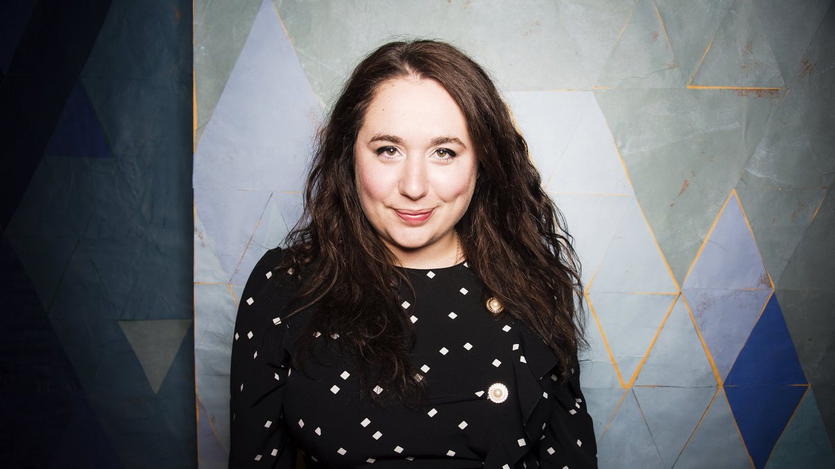 LiveComedyNL's tweet photo. Op 29 september staat @GlitterCheese (Liza Treyger) in @BoomChicago. De kaartverkoop start vrijdag om 9u via https://t.co/o5NHbE1JHR. https://t.co/hlaSfeOK4j