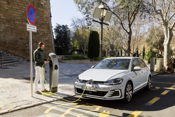 GrupoFTOME's tweet photo. Hoy Madrid ha puesto en marcha la segunda edición del Plan MUS, con tres millones de euros de presupuesto para ayudar a comprar un coche eléctrico. Ven a nuestro Concesionario de @GrupoFTOME y pásate al eléctrico. #ftome #eléctrico #PlanMUS #presupuesto #concesionario #coche https://t.co/ggfWwolNNA
