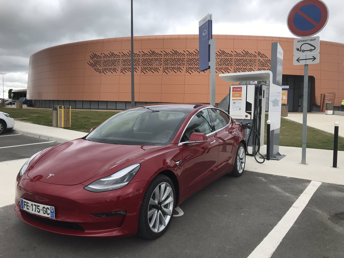 TeslaStars's tweet photo. We started at 09:15, and it took us almost 2 hours to go 96 km around @Paris...

Time for a small break. Batterie is at 75 % SoC and we could go all the way to Poitiers non-stop, byt let’s try the @Izivia #CCS charging station.

🔌⚡️🔋🚗😉

#TeslaRoadTrip

https://t.co/PQS9ZDsAKr https://t.co/AkR1mkmSL1