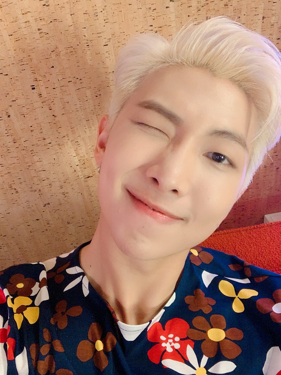 ngan_28's tweet photo. Thương thật là thương.

#BBMAsTopSocial BTS
@BTS_twt https://t.co/F6n5GKgwNf
