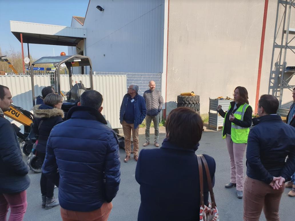 kiloutou's tweet photo. Présentation de nos #services, #formations et #innovations auprès de nos #clients. Merci à tous les participants ainsi qu'à nos équipes qui se sont mobilisées pour faire de cette conférence annuelle à #Nantes une belle réussite !
#Kiloutou #ParlonsPro https://t.co/APIejW9TK9