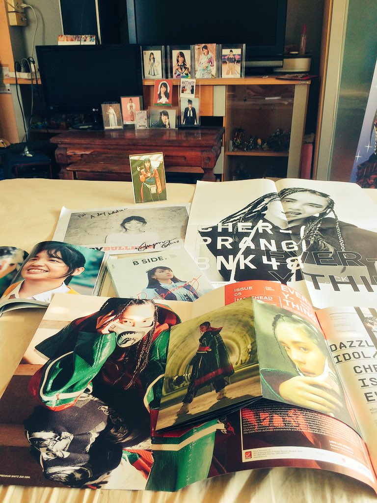 Poonee5's tweet photo. #bside #adaybulletin #everythingischerprang #homestay #iameverythingco #everythingissue05 #CherprangBNK48 https://t.co/XdMFO2y5YN