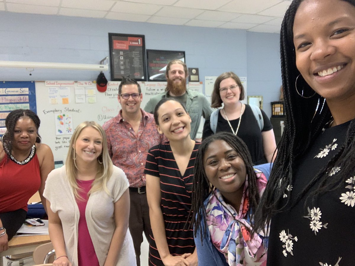 wcmsAPpeoples's tweet photo. Reunited and it felt so good!! Continuing the conversations about Race Equity at Cookies and Courageous Conversations!! We dug deeper and engaged multiple racial perspectives!! #condition3 #isolaterace #wearenotcolorblind #itwontgetnobetterifwejustletitbe https://t.co/iUokiNzDp7