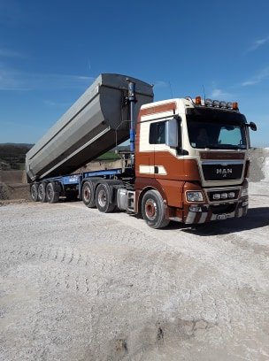 MANTruckBusIre's tweet photo. #OperatoroftheWeek📣
Mike Shanahan originally bought this 2012 TGX 480 from Scotland.
It has travelled a whopping 730,000km.
With stunning red/cream push button interior this truck specialises in quarry work and also transports bulk animal feed from Foynes Port. Some #MAN 💪 https://t.co/wOmXUFcNbn