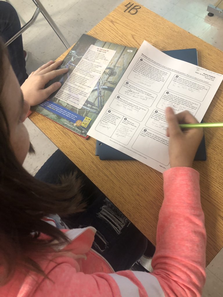 kcmspanthers1's tweet photo. Partners using Scholastic Scope Magazines and online resources to analyze poetry. Thank you so much to KEDC and the LINK Grant for providing these valuable resources for our students! ❤️#ReadKy @KingtownRoom208 https://t.co/XXV8eLMWKw