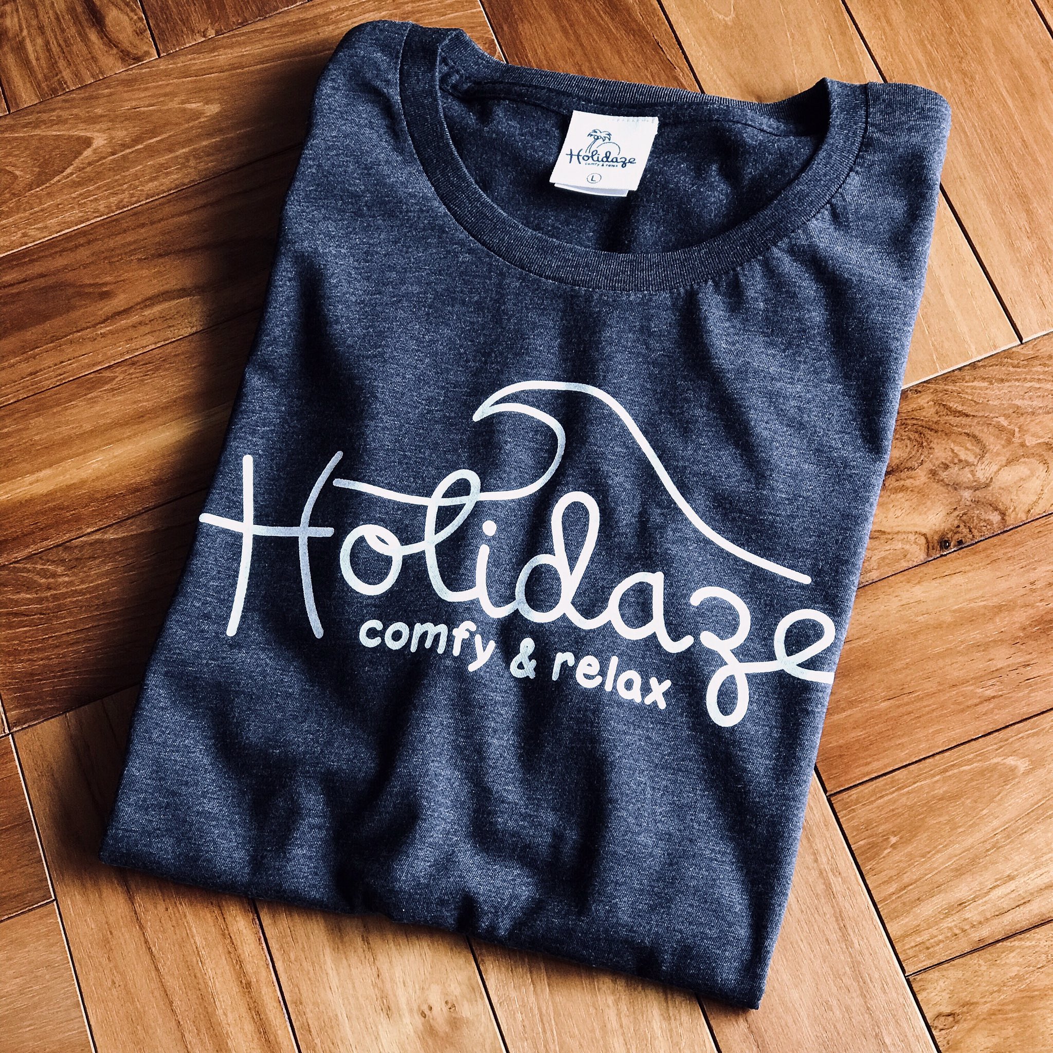 Holidaze ホリデイズ Wave Logo Tee Holidaze Comfy Relax Holidaze Tee Tshirt Surf Surfing Surfislife Surfstyle Hawaii California Californiastyle Tシャツ サーフ サーフスタイル サーフファッション ビーチスタイル サーフィン