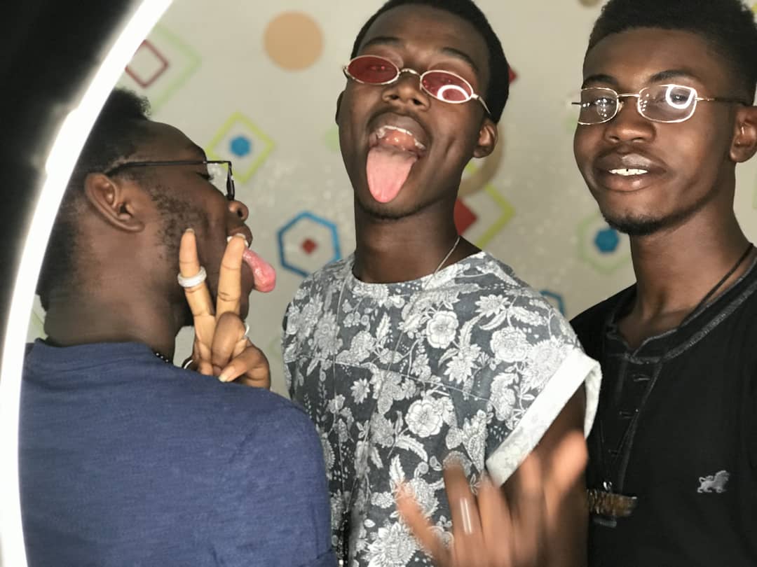 AbdulkhafidM's tweet image. Y'all know what they say about Birds of the same Feather 😉

#thethreebrothers #Shades