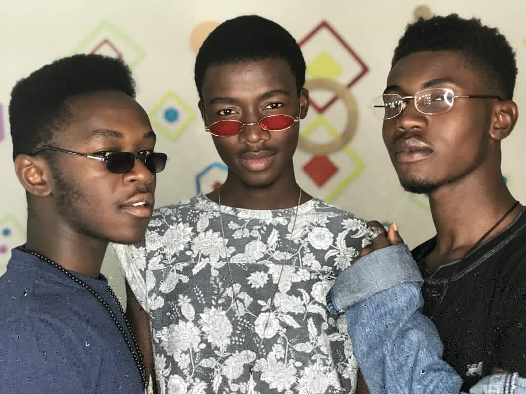 AbdulkhafidM's tweet image. Y'all know what they say about Birds of the same Feather 😉

#thethreebrothers #Shades