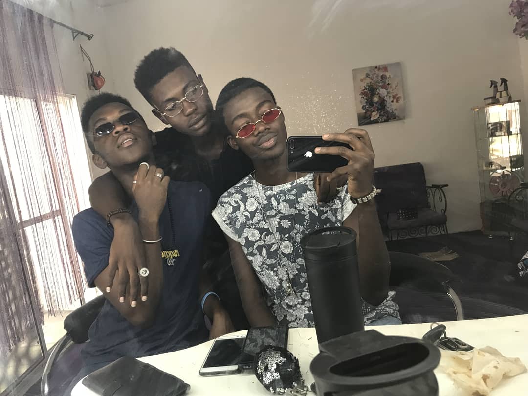 AbdulkhafidM's tweet image. Y'all know what they say about Birds of the same Feather 😉

#thethreebrothers #Shades